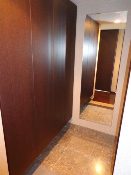 Entrance. Large front door storage