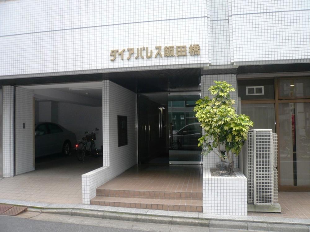 Entrance. Local (12 May 2013) Shooting