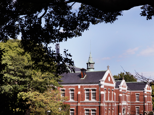 Surrounding environment. The National Museum of Modern Art, Crafts Museum (13 mins ・ About 1000m)