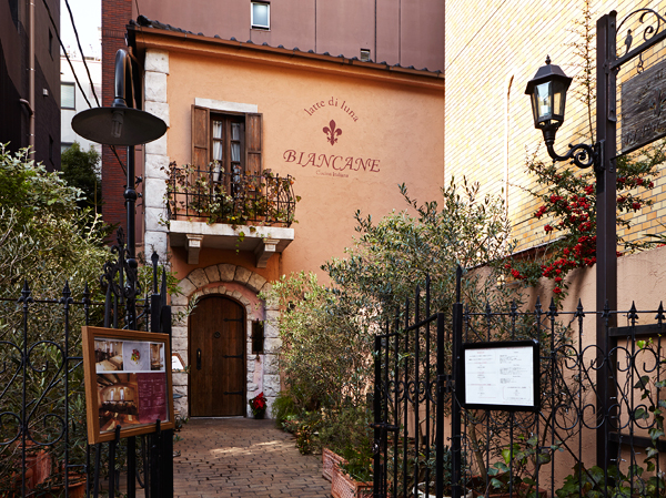 Surrounding environment. Biankane (8-minute walk ・ About 600m)