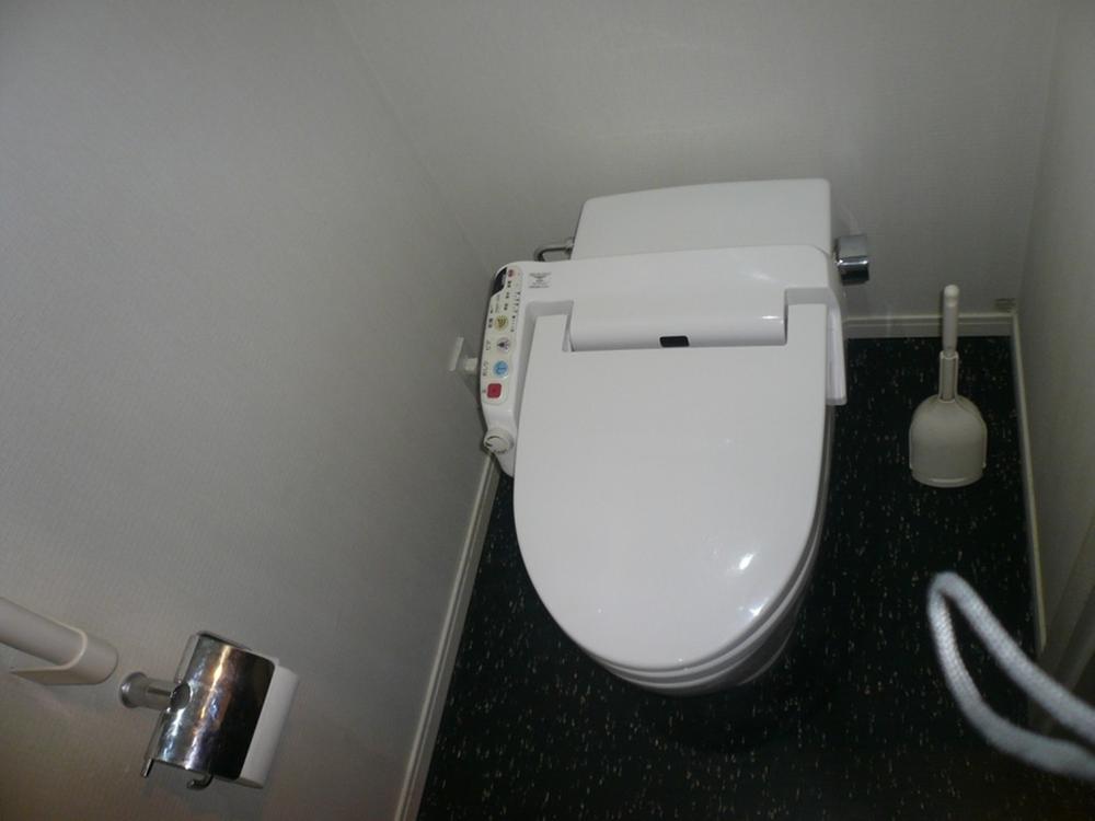 Toilet. Indoor (September 2013) Shooting