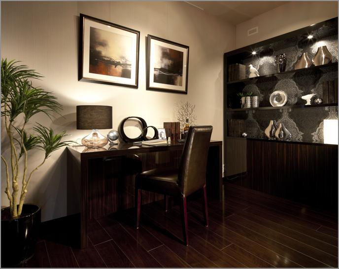 Model room photo. Comfortably familiar with the lifestyle, Pursuit of high-quality space, such as spend a pleasant time. Calm some attention to color taste in the keynote to the material that has been carefully selected, such as flooring and joinery is clogged (Model Room)