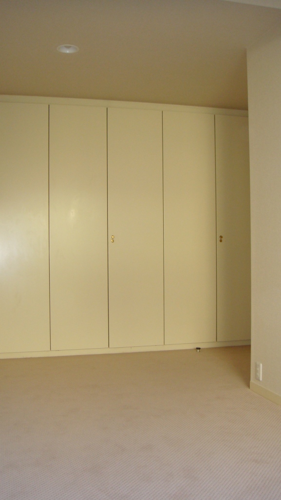 Receipt. The master bedroom there is a large closet.