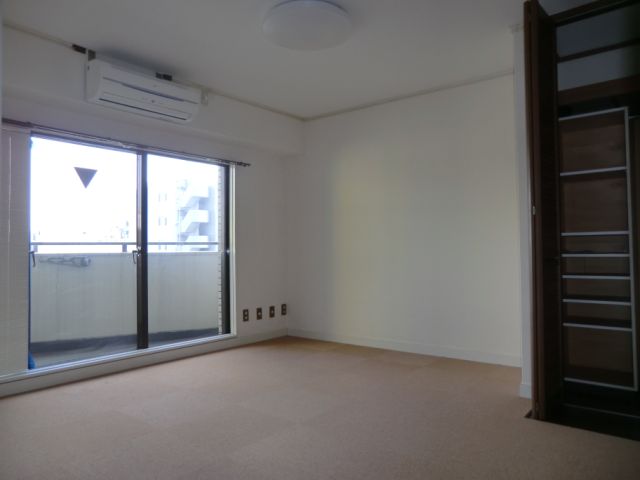 Living and room. Popular 1LDK