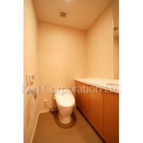 Toilet. Shoot the same type 19th floor of the room. Specifications may be different.