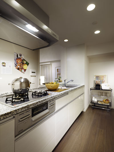 Kitchen.  [kitchen] From the valuable time of the morning, Until liberating moments after returning home. Equipment in pursuit of comfortable while seeking appropriate to urban beauty ・ A number of specifications, It enhances living comfort. (Posted in the room photo is what all was taken the A type. Option of furniture or the like to some (paid ・ Application deadline has) it included)