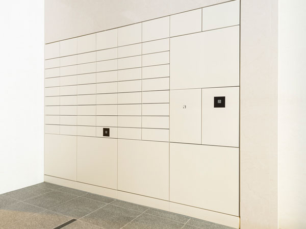 Other.  [Delivery Box] We have established a home delivery box that can receive home delivery products even at the time of absence. You can check the arrival at the time of auto unlocking.