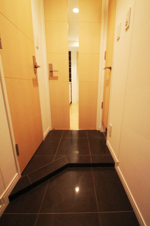 Entrance. Entrance tones and black