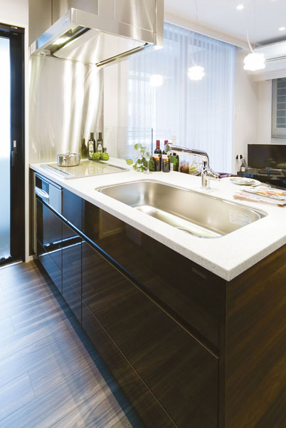 Stylish range hood, Gently close all slide cabinet, etc., It combines beauty and function kitchen