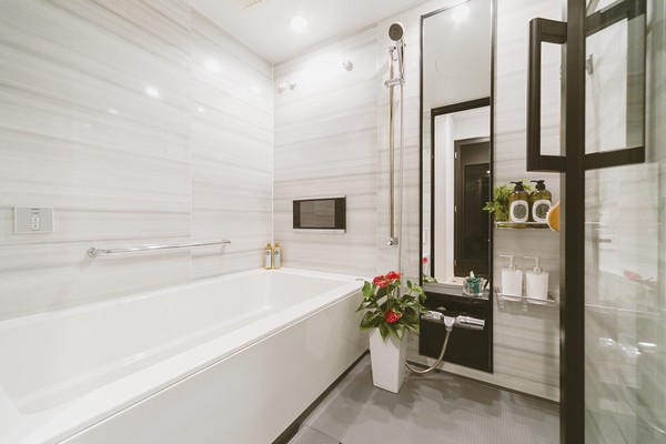 Healing facilities such as mist sauna, One push drainage plug, Bathroom with comfortable amenities such as Flagstone floor