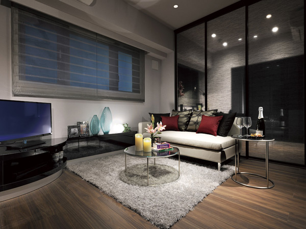 Living.  [living ・ dining] Worthy of the city center, The beautifully refined residence. And functional floor plans in pursuit of ease of use, Beautifully refined interior is simple yet has been fusion, It is a new residence worthy of the city center.  ※ The photographs The following is obtained by photographing a model Room C type. furniture ・ Furnishings are not included in the sale price.