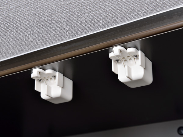 earthquake ・ Disaster-prevention measures.  [Seismic latch] During an earthquake, As luggage and tableware in a hanging cupboard or closet door open does not come down, It was equipped with an earthquake-resistant latch. (Same specifications)