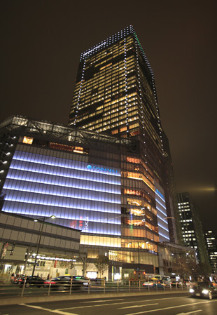 Surrounding environment. Daimaru Tokyo store (about 1510m / 19 minutes walk)