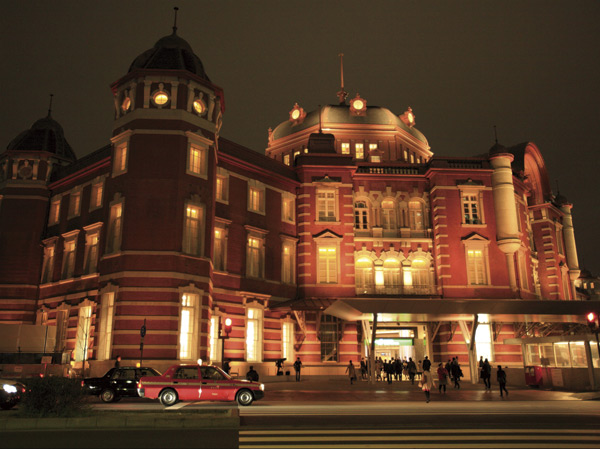 Surrounding environment. Tokyo transportation network is to aggregate, Nihonbashi is the heart of the financial, Further development of significant Marunouchi. You can get the main area of ​​the city center to the radius 2km distance. (Photo: Tokyo Station)
