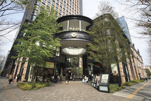Marunouchi Brick Square (about 1410m ・ 18-minute walk)