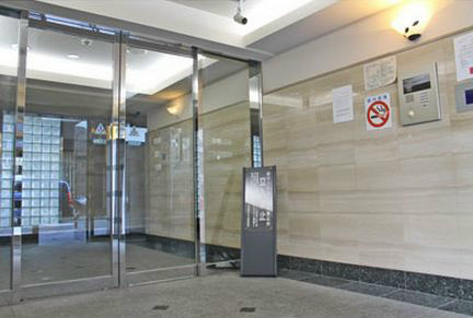 Entrance. Auto-lock with monitor