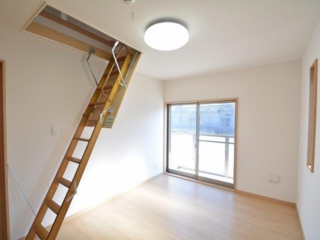 Non-living room. 2F Western-style