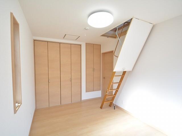 Non-living room. 2F Western-style