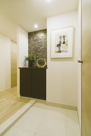 Space and and spacious, Classy nestled glad entrance. It can also be neat storage such as umbrella and boots, Entrance around always neat.