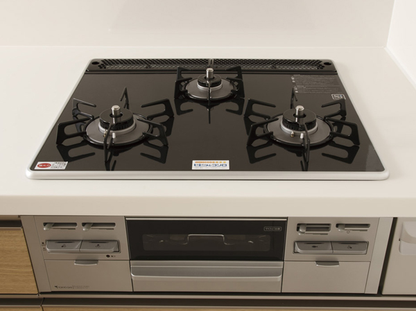 Kitchen.  [Two short beeps and a stove] Easy G clear coat of the top plate is strong and clean. Clarity, such as the glass is the distinctive texture.