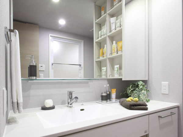 Bathing-wash room.  [Powder Room] Powder room that are both user-friendliness and beauty.