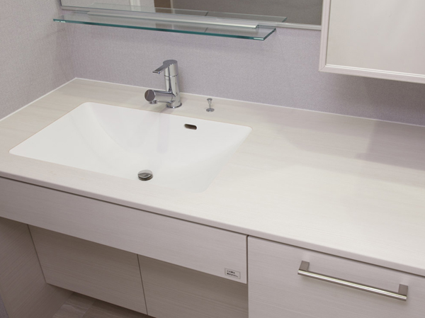 Bathing-wash room.  [Artificial marble bowl-integrated melamine counter & eccentric bowl] Counter of melamine Furniture that combines beauty and robustness. It adopted a no drainage port drainage fittings, Cleaning Easy. Also, The empty space to the eccentricity of the bowl on a workbench. Morning it can also be used side by side two people.