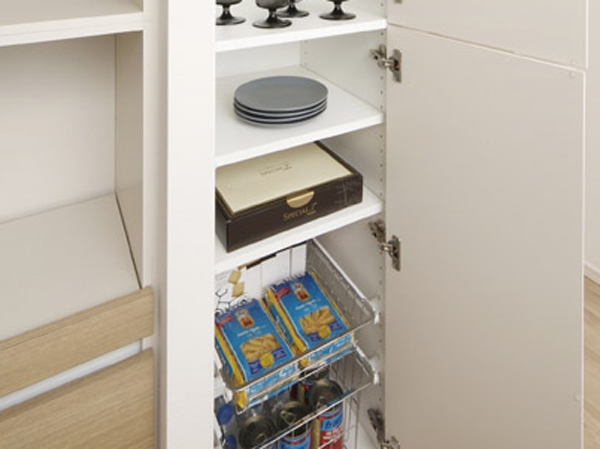 Receipt.  [About 200L retractable pantry] Items and canned for use in the kitchen ・ It can be stored, such as juice.