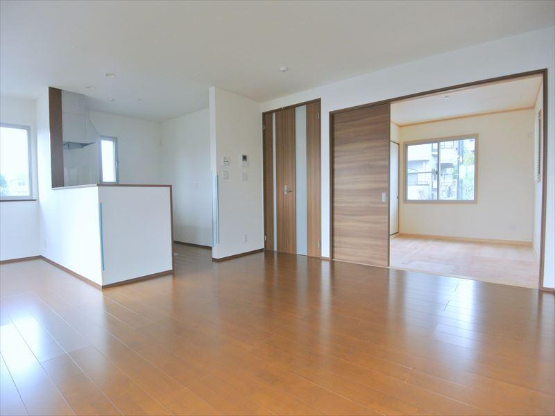 Same specifications photos (living). Seller same specifications