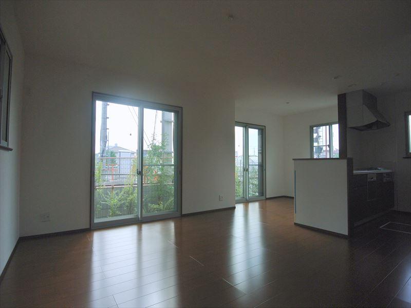 Same specifications photos (living). Seller same specifications