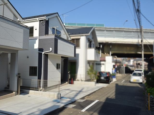 Local photos, including front road. Chofu Chofukeoka 4-chome front road