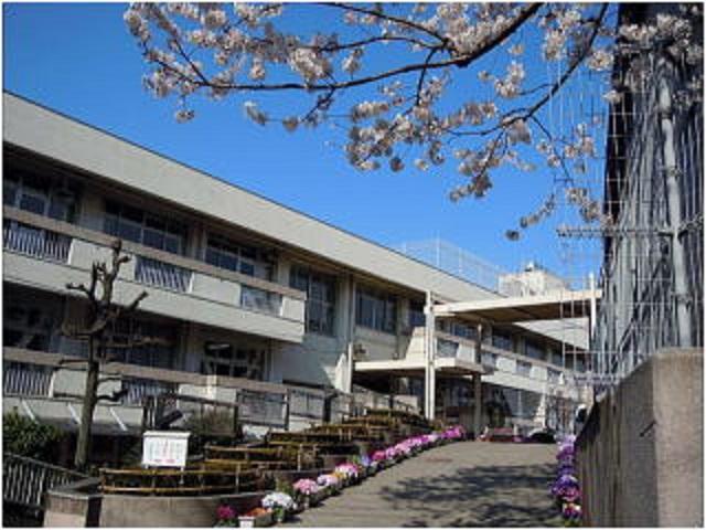 Primary school. 639m to Chofu Tatsutaki Slope Elementary School