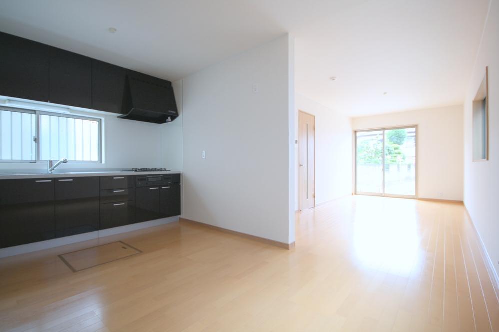 Same specifications photos (living). Seller same specifications