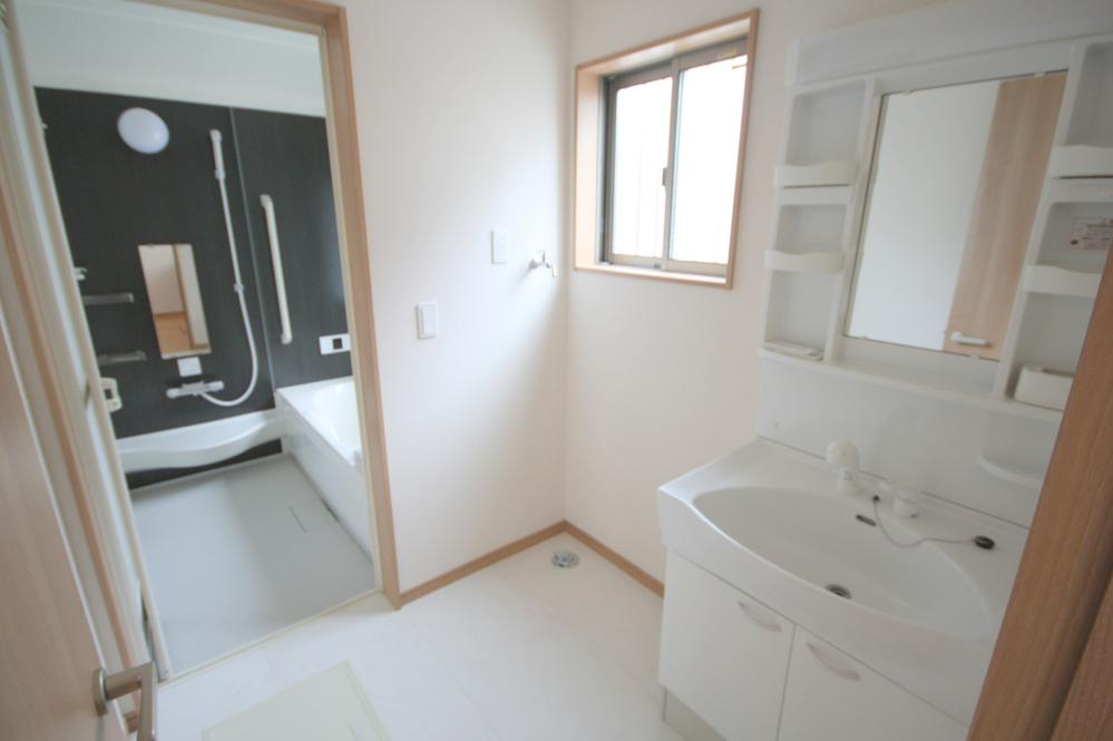 Same specifications photo (bathroom). Seller same specifications