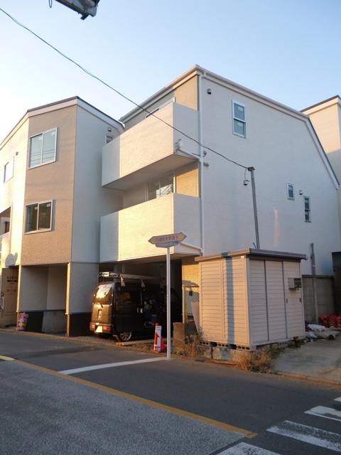 Local photos, including front road. Local (December 02, 2013) Shooting