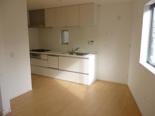 Kitchen. Local (December 17, 2013) Shooting