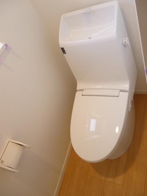 Toilet. Indoor (December 17, 2013) Shooting