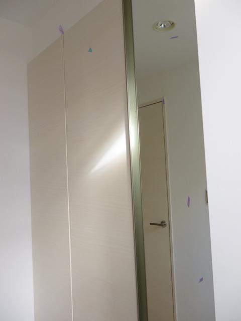 Entrance. Local (December 17, 2013) Shooting