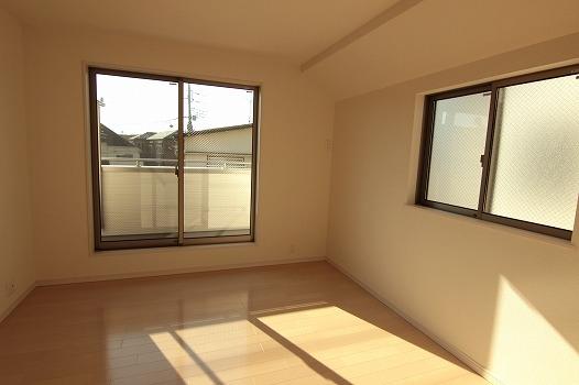 Non-living room. Building 2 room