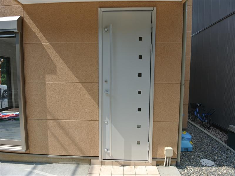 Entrance. Selling local