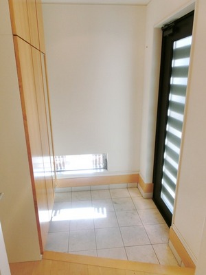 Entrance. It is housed many entrance