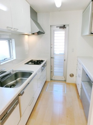 Kitchen. 3-neck gas system Kitchen