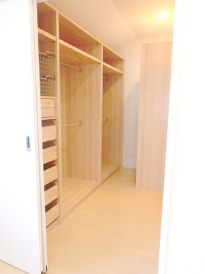 Receipt. Pat housed in a walk-in closet