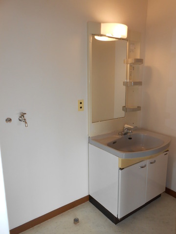 Washroom. Wash basin ・ Laundry Area
