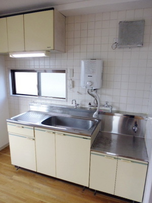 Kitchen. Cutting board also put a kitchen