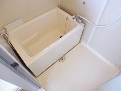 Bath. Bus is a toilet of the room