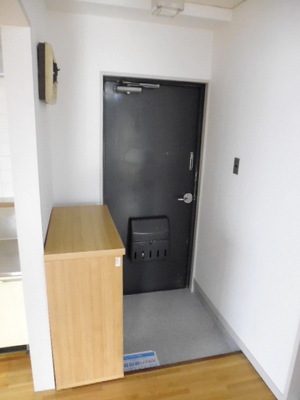 Entrance. There shoe box