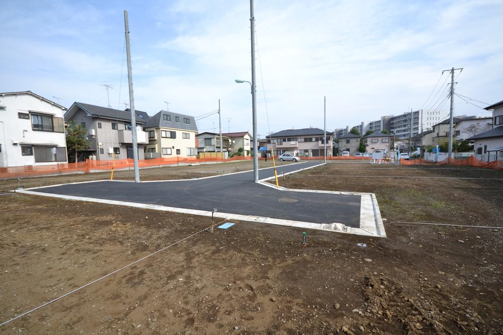 Local photos, including front road. Local (11 May 2013) Shooting