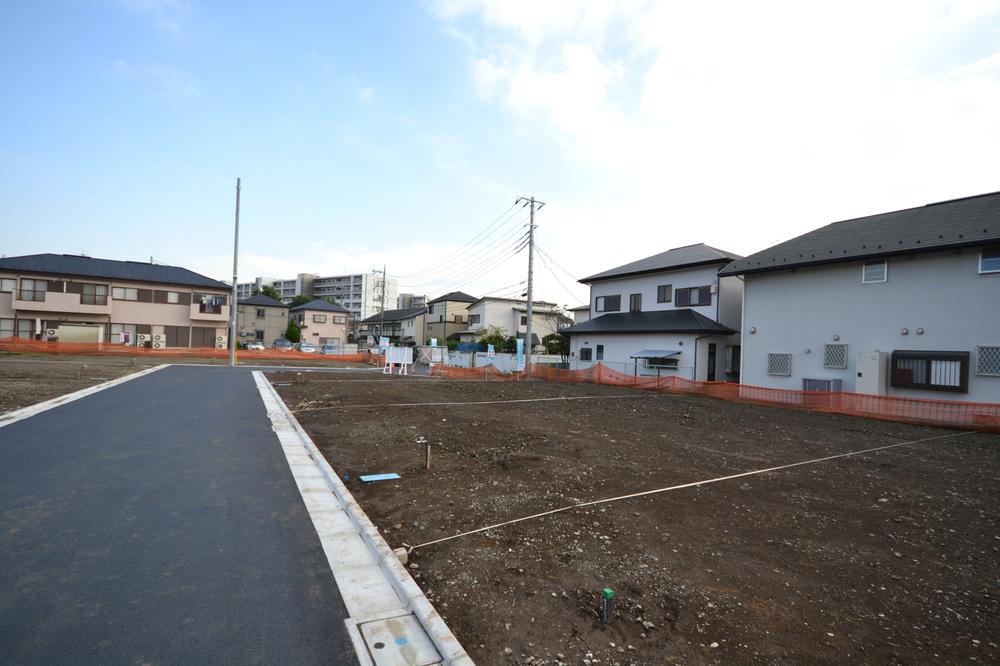 Local photos, including front road. Local (11 May 2013) Shooting