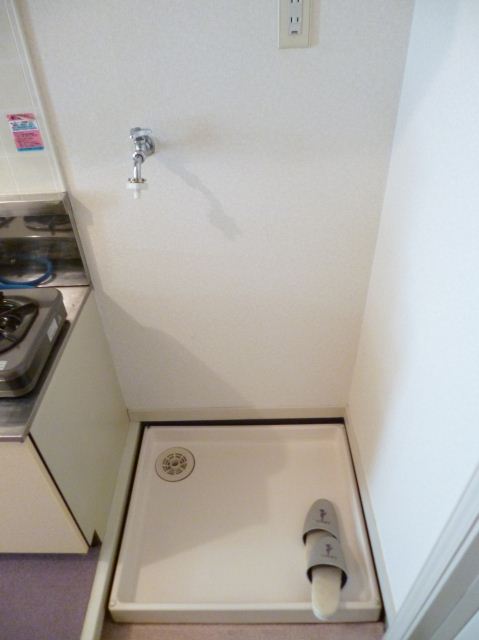 Other room space. This washing machine Storage.