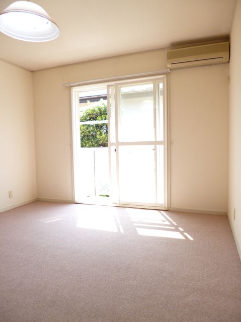 Living and room. Day good rooms.